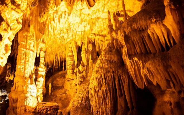 Kako nastaju stalaktiti i stalagmiti