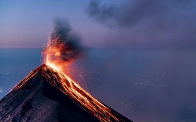 Zašto vulkani eruptiraju